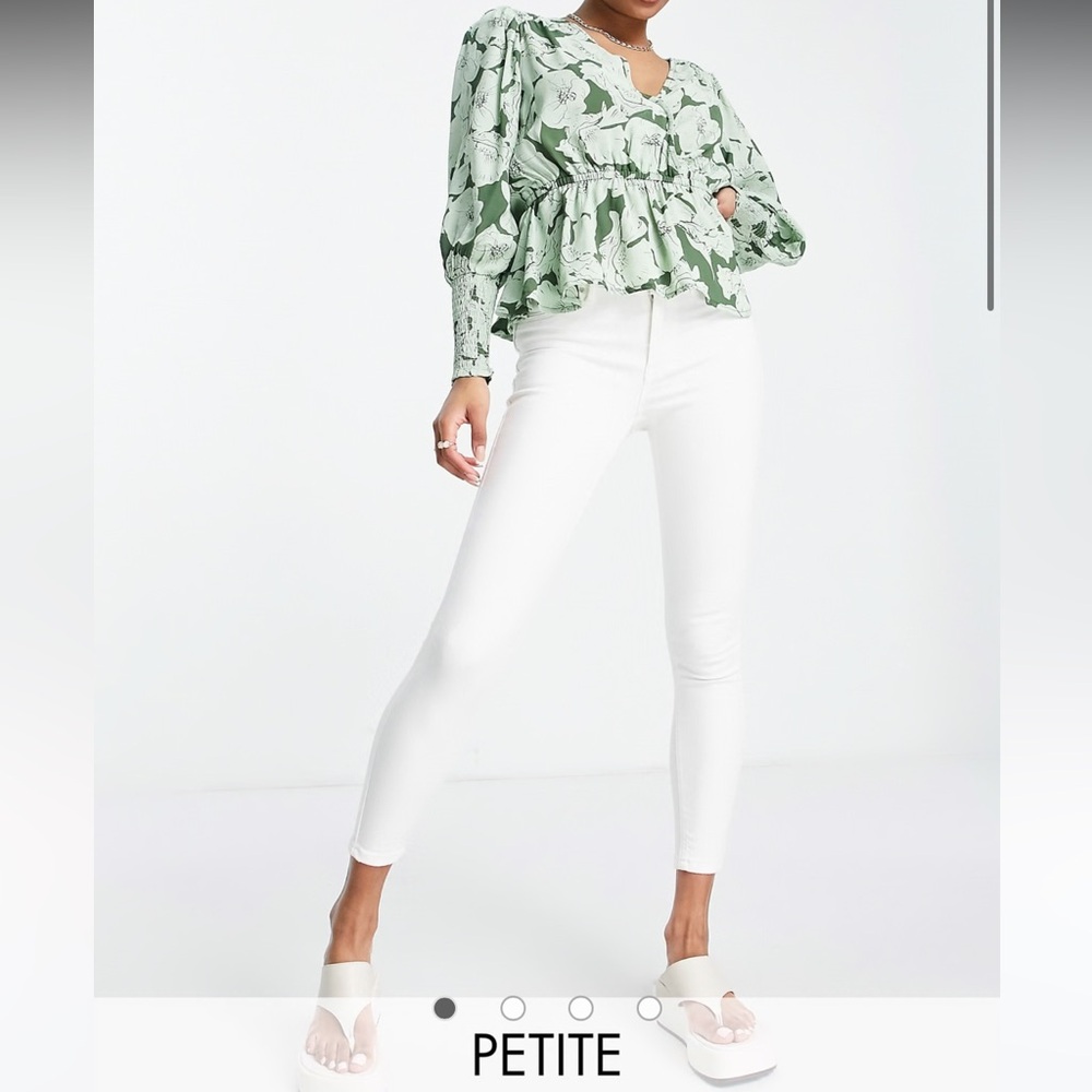 Petite Mid Rise Skinny Jeans in White